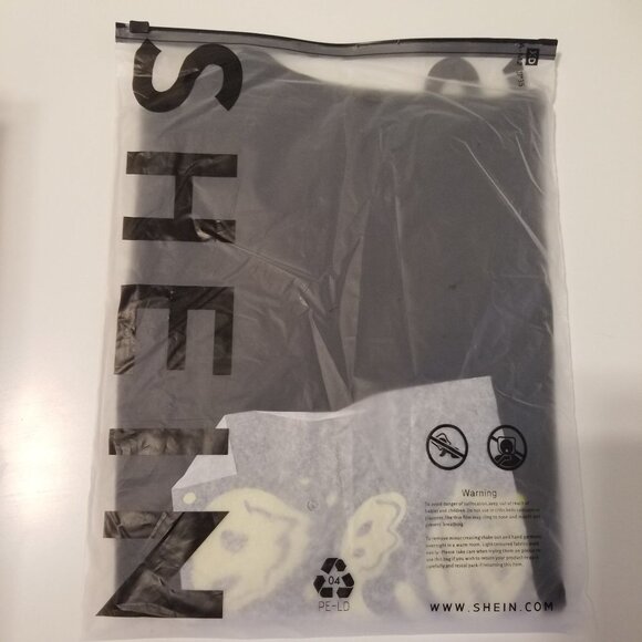 NEW SHEIN Smile Face Print Tee Size S Color Black - Picture 6 of 6